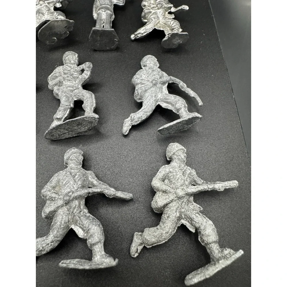 Lot Of 17 Vintage 1940 Metal Army Men -‎ 2